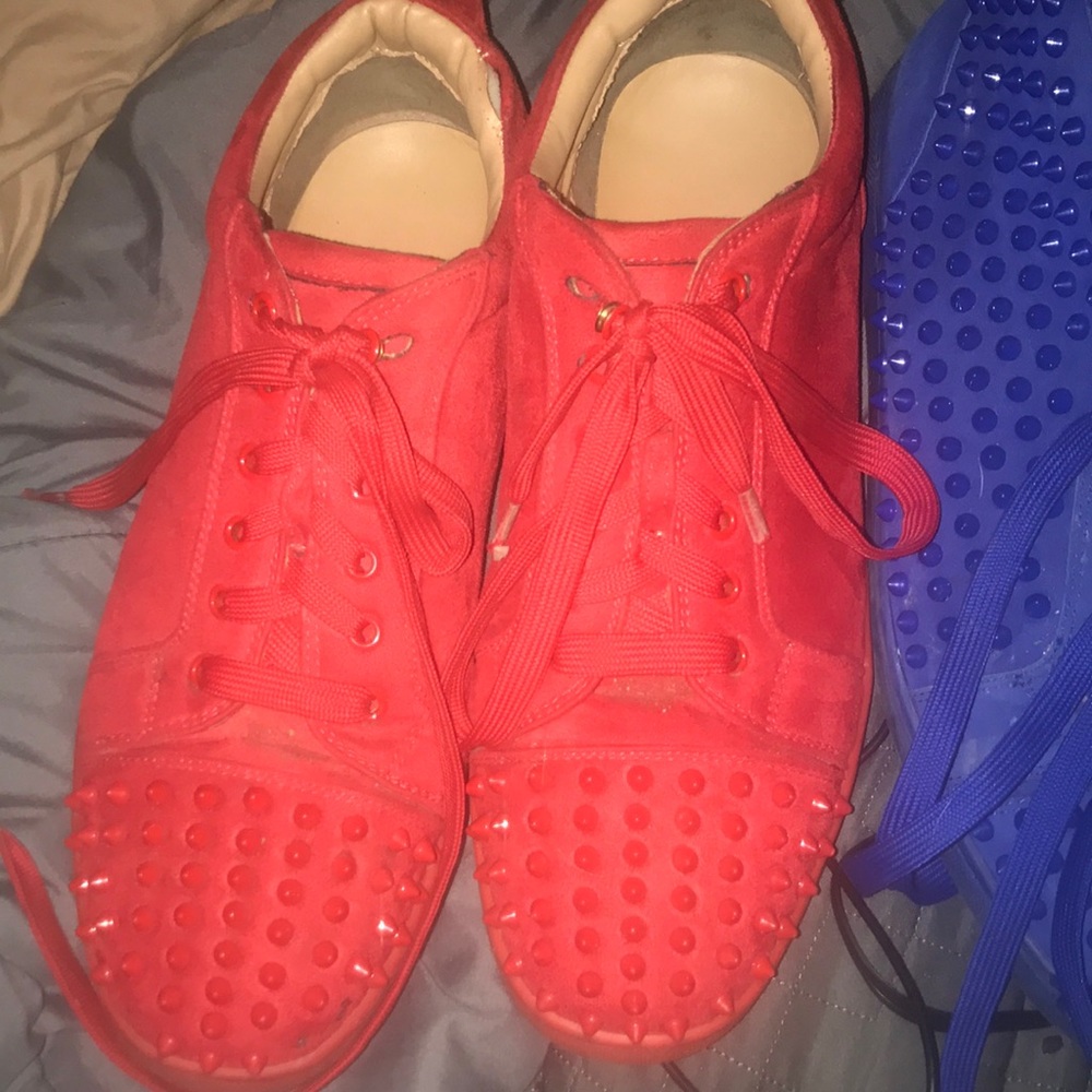Christian loubiton Jr spikes low top